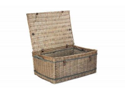 28" ANTIQUE WASH ROPE HANDLED TRUNK