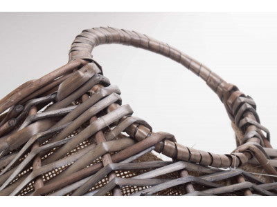 MEDIUM SCOOP NECK ANTIQUE WASH HESSIAN LINED BASKET